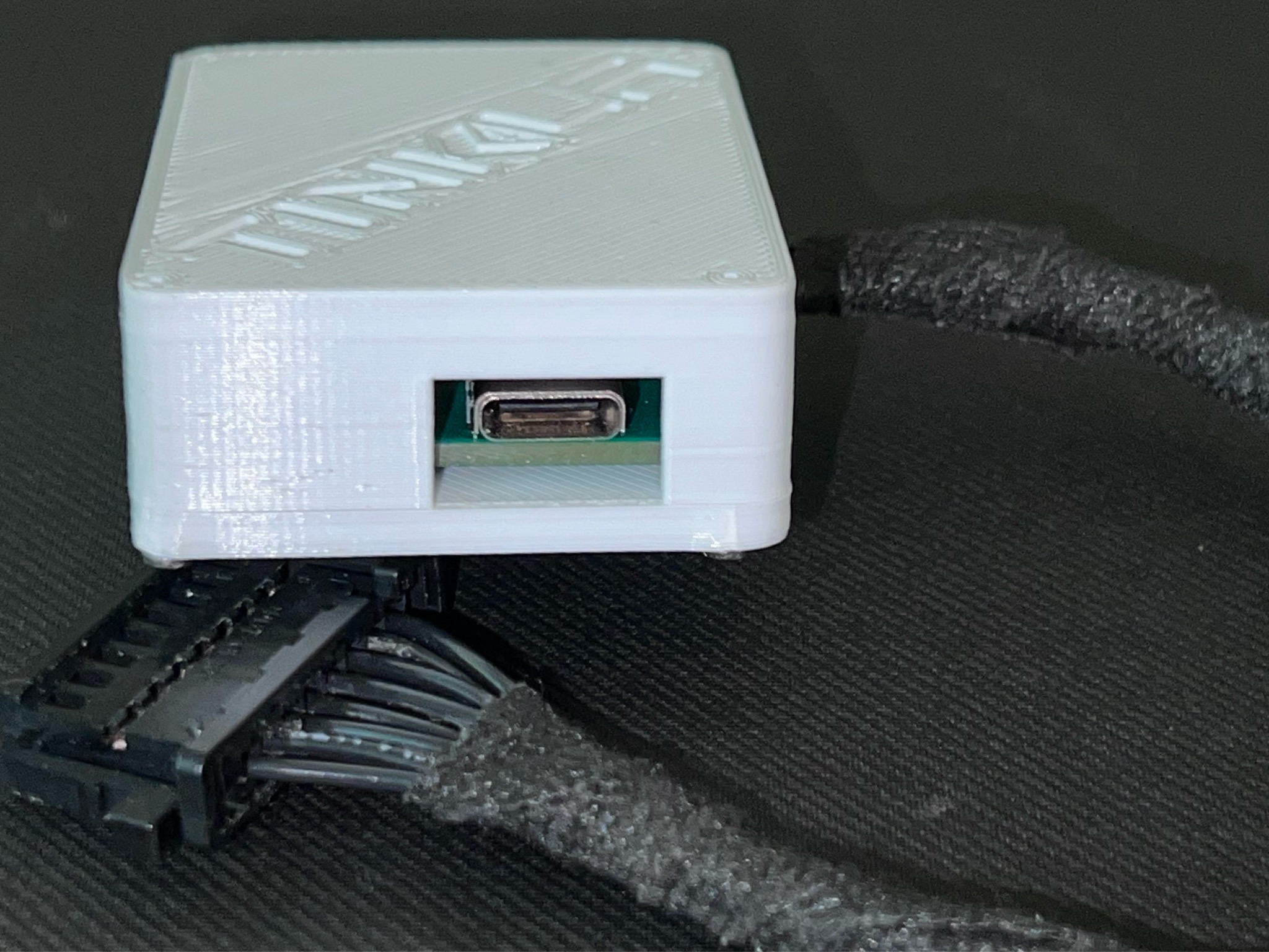 Tinkla AP1 OBD-C adapter USB-C side