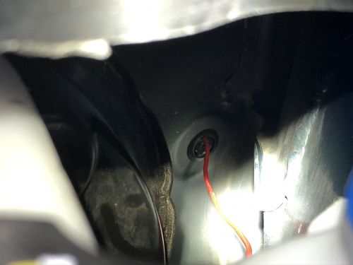 Gasket behind the washer reservoir